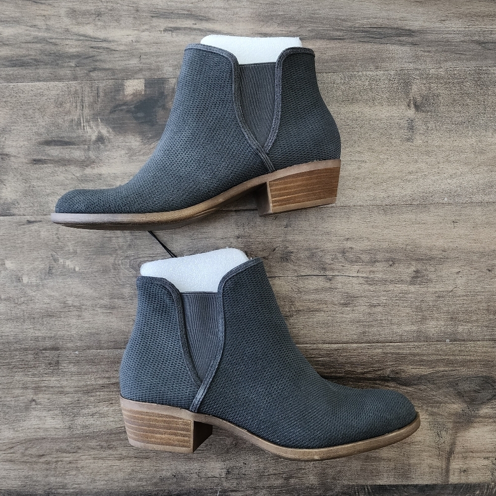 Kensie Gerona Perforated Suede Ankle Booties Dark Gray Women's 8.5 NEW - Picture 3 of 16
